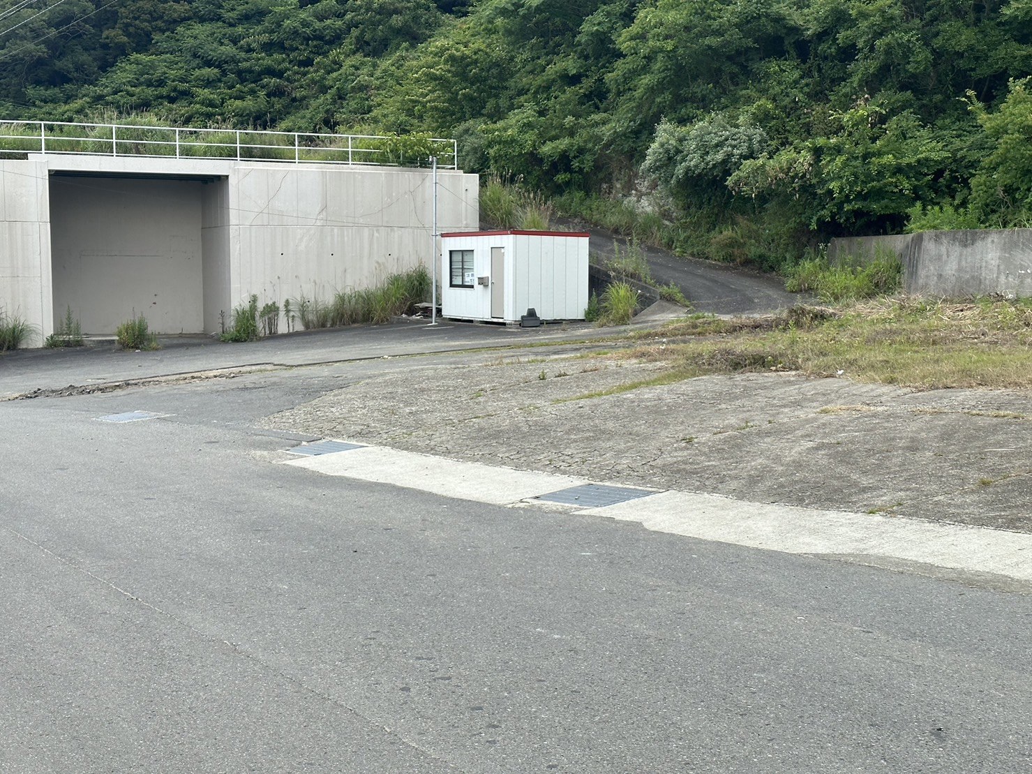 海南市下津町 土地約3072坪（建物付き）！店舗用地に最適です。 写真2